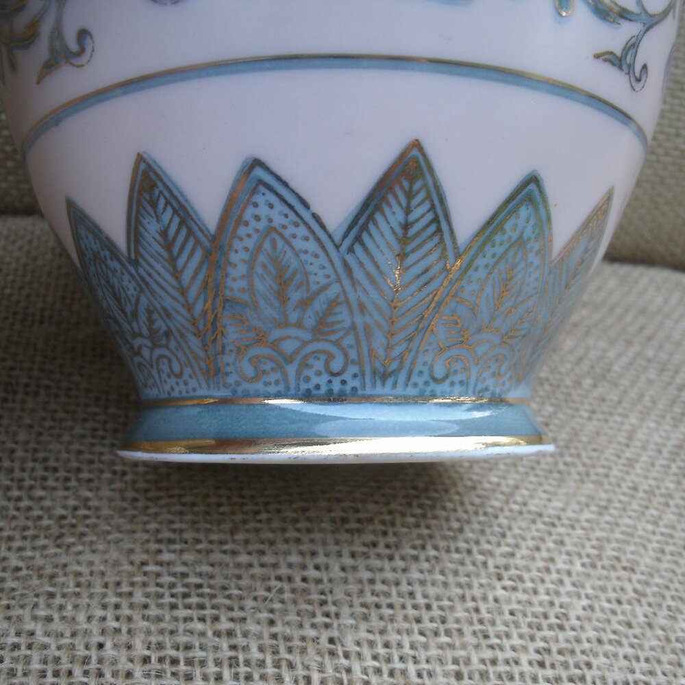 Vintage Andrea by Sadek Blue Lotus Ginger Jar - Picture 13 of 16